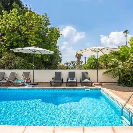 In Sleeps 6 Includes Swimming Pool Air Con And Wifi 6 *