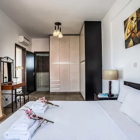 In Sleeps 6 Includes Swimming Pool Air Con And Wifi 6 * Kissonerga