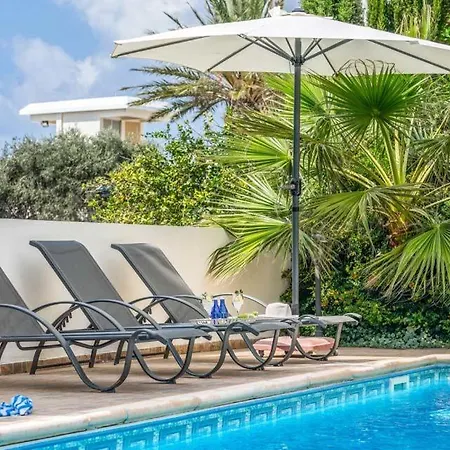 In Sleeps 6 Includes Swimming Pool Air Con And Wifi 6 *