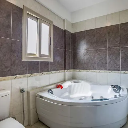 Villa In Sleeps 6 Includes Swimming Pool Air Con And Wifi 6