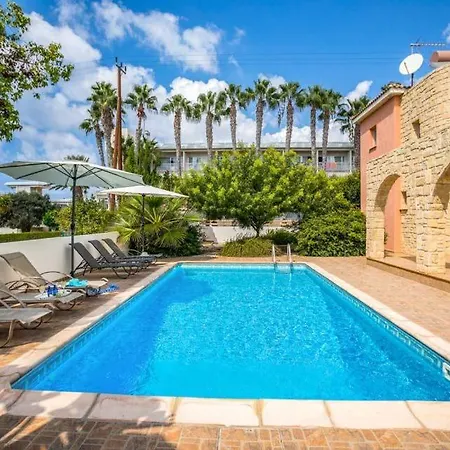 In Sleeps 6 Includes Swimming Pool Air Con And Wifi 6 *