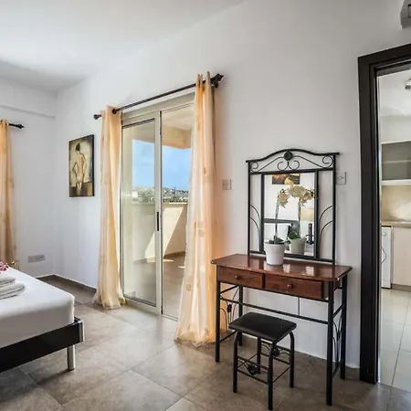 In Sleeps 6 Includes Swimming Pool Air Con And Wifi 6 * Kissonerga